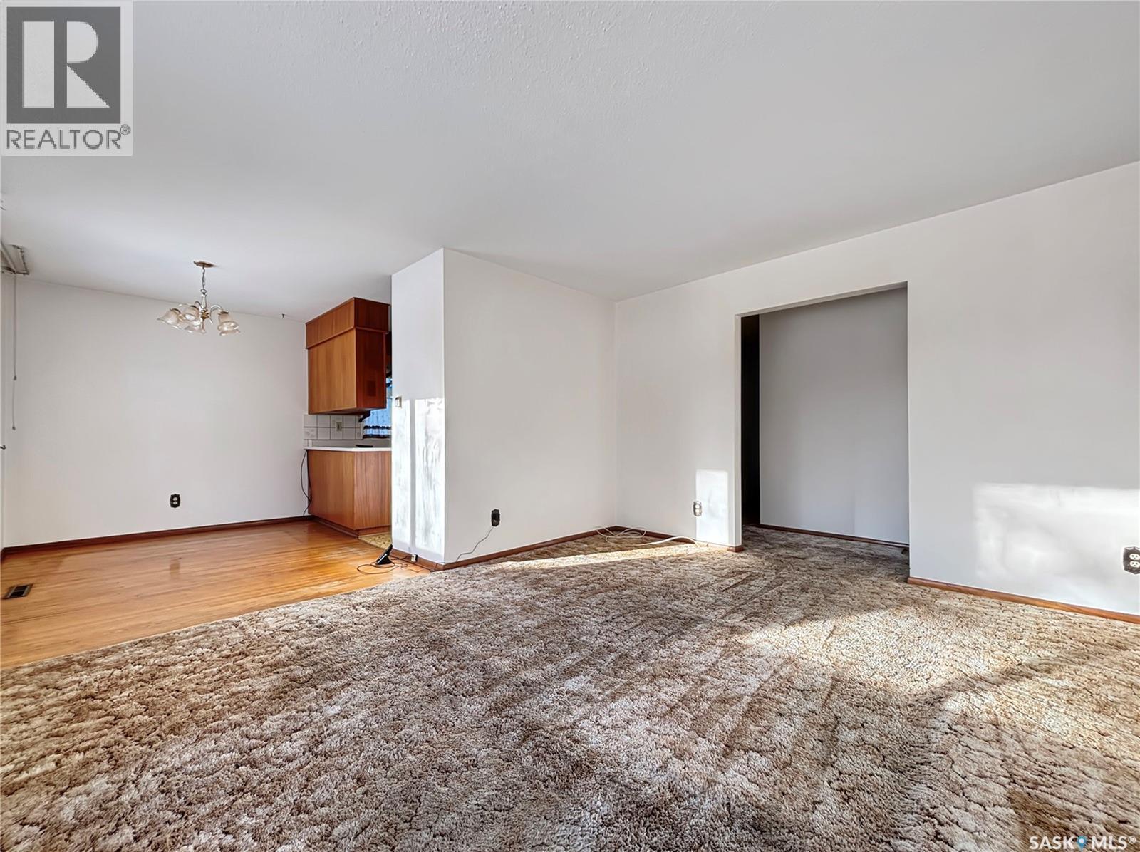 27 Walker Crescent, Saskatoon, Saskatchewan  S7L 4H7 - Photo 3 - SK030713