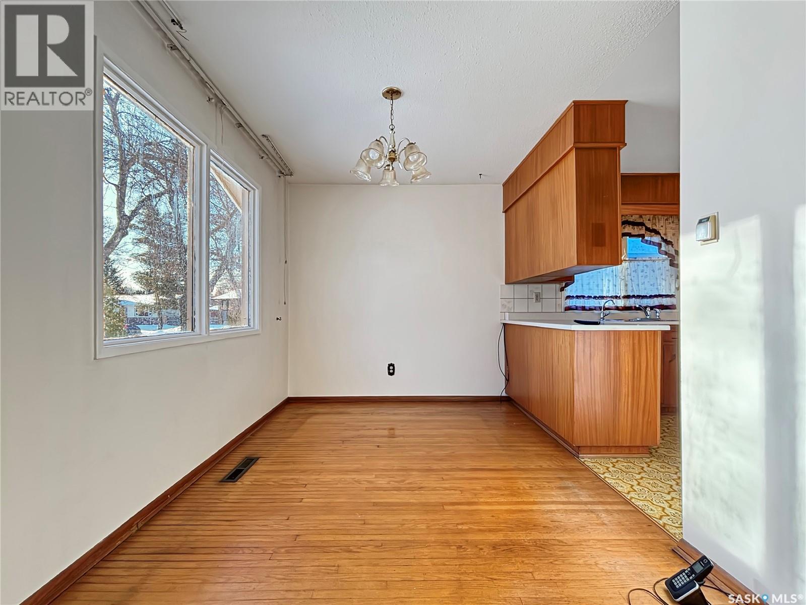 27 Walker Crescent, Saskatoon, Saskatchewan  S7L 4H7 - Photo 4 - SK030713