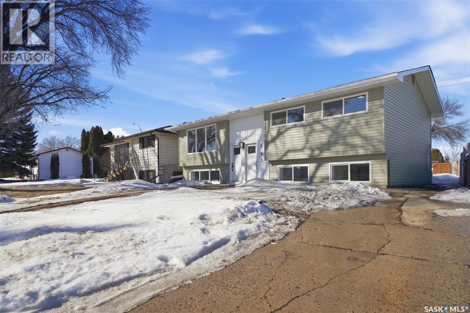 163 Rupert Drive, Saskatoon, Saskatchewan  S7K 1B6 - Photo 2 - SK030558