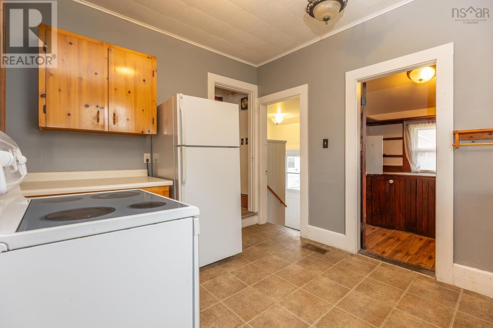 30 Porter Street, Yarmouth, Nova Scotia  B5A 2Y6 - Photo 10 - 202604838