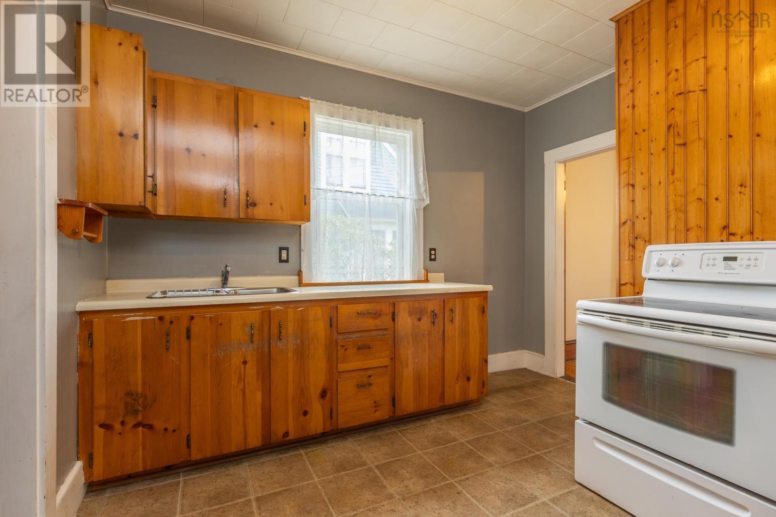 30 Porter Street, Yarmouth, Nova Scotia  B5A 2Y6 - Photo 11 - 202604838