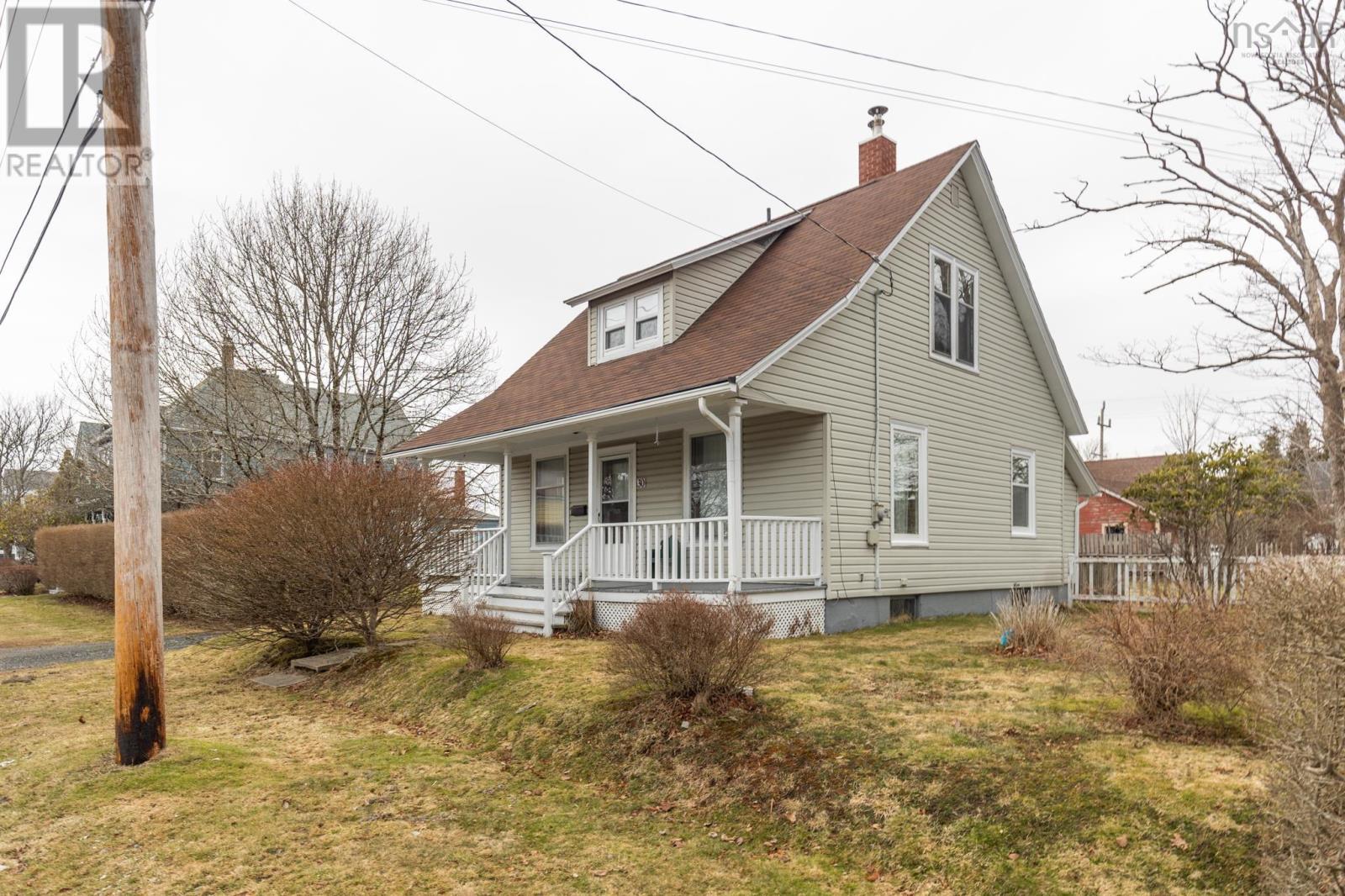 30 Porter Street, Yarmouth, Nova Scotia  B5A 2Y6 - Photo 3 - 202604838