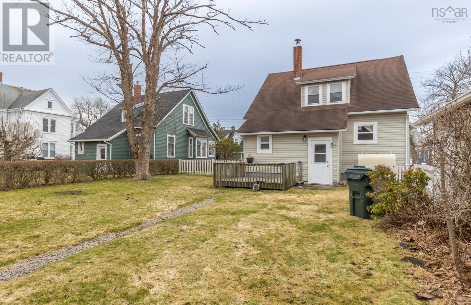 30 Porter Street, Yarmouth, Nova Scotia  B5A 2Y6 - Photo 5 - 202604838