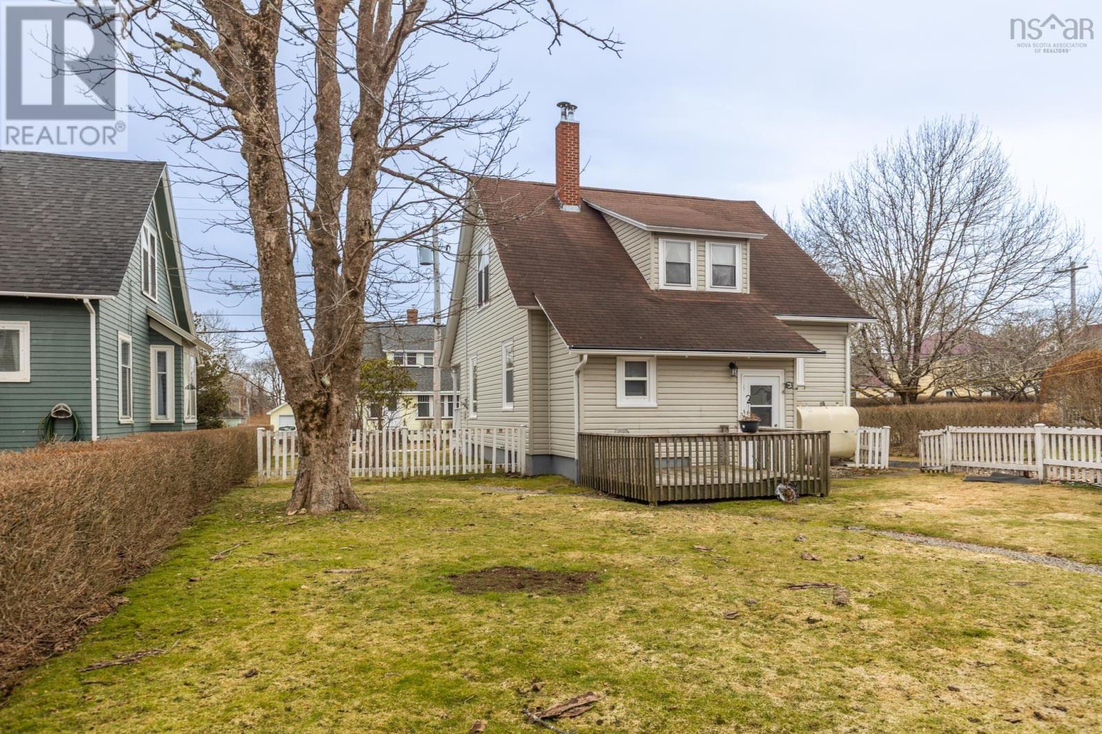 30 Porter Street, Yarmouth, Nova Scotia  B5A 2Y6 - Photo 6 - 202604838