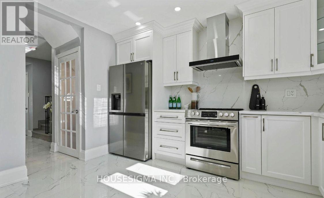 90a Bicknell Avenue, Toronto (Keelesdale-Eglinton West), Ontario  M6M 4G7 - Photo 8 - W12596110