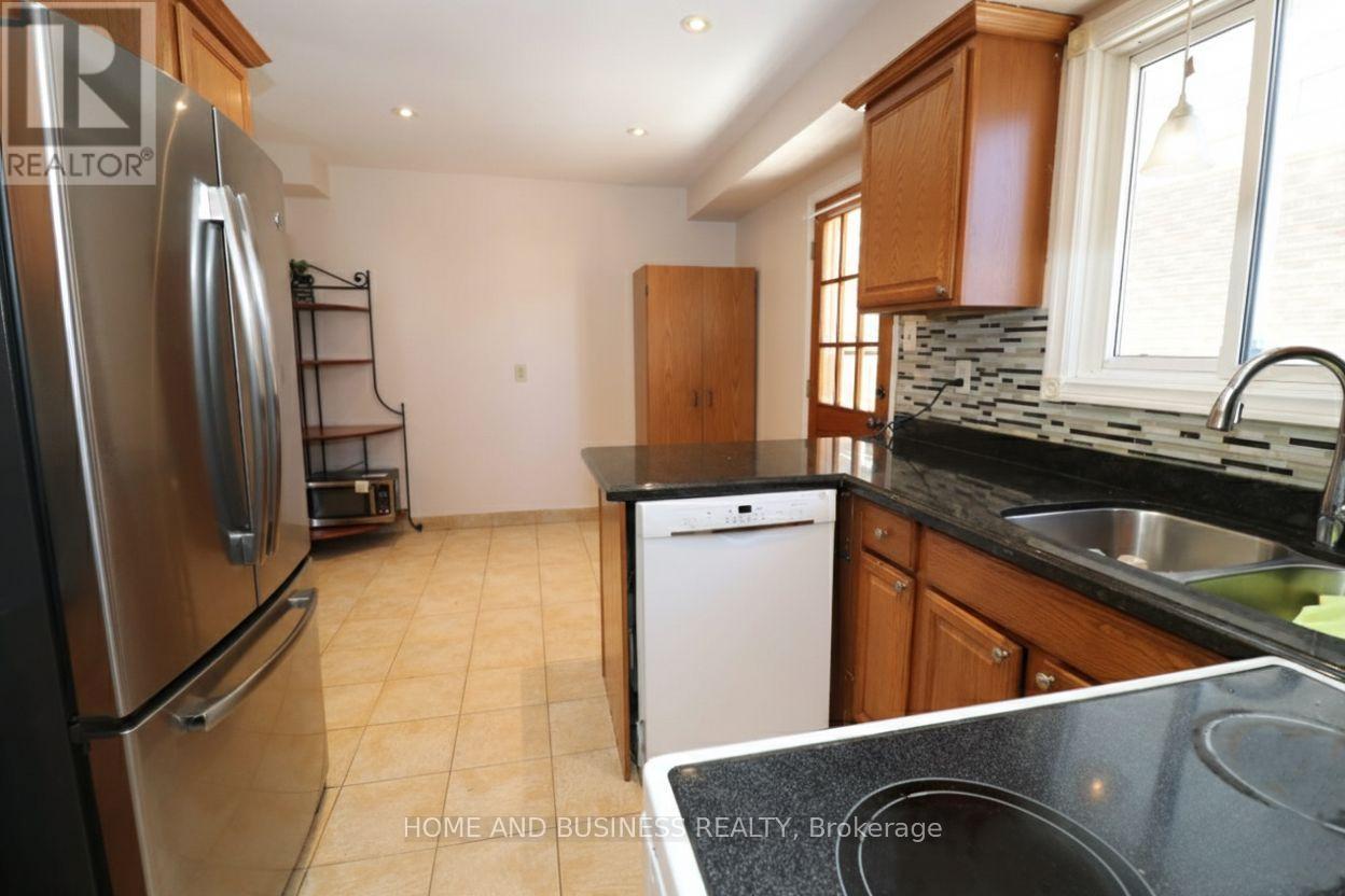 10 Hudson Drive W, Brampton (Fletcher's West), Ontario  L6Y 2N7 - Photo 14 - W12741274