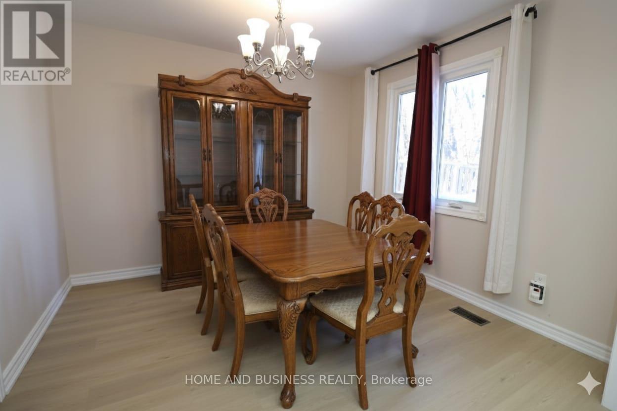 10 Hudson Drive W, Brampton (Fletcher's West), Ontario  L6Y 2N7 - Photo 9 - W12741274
