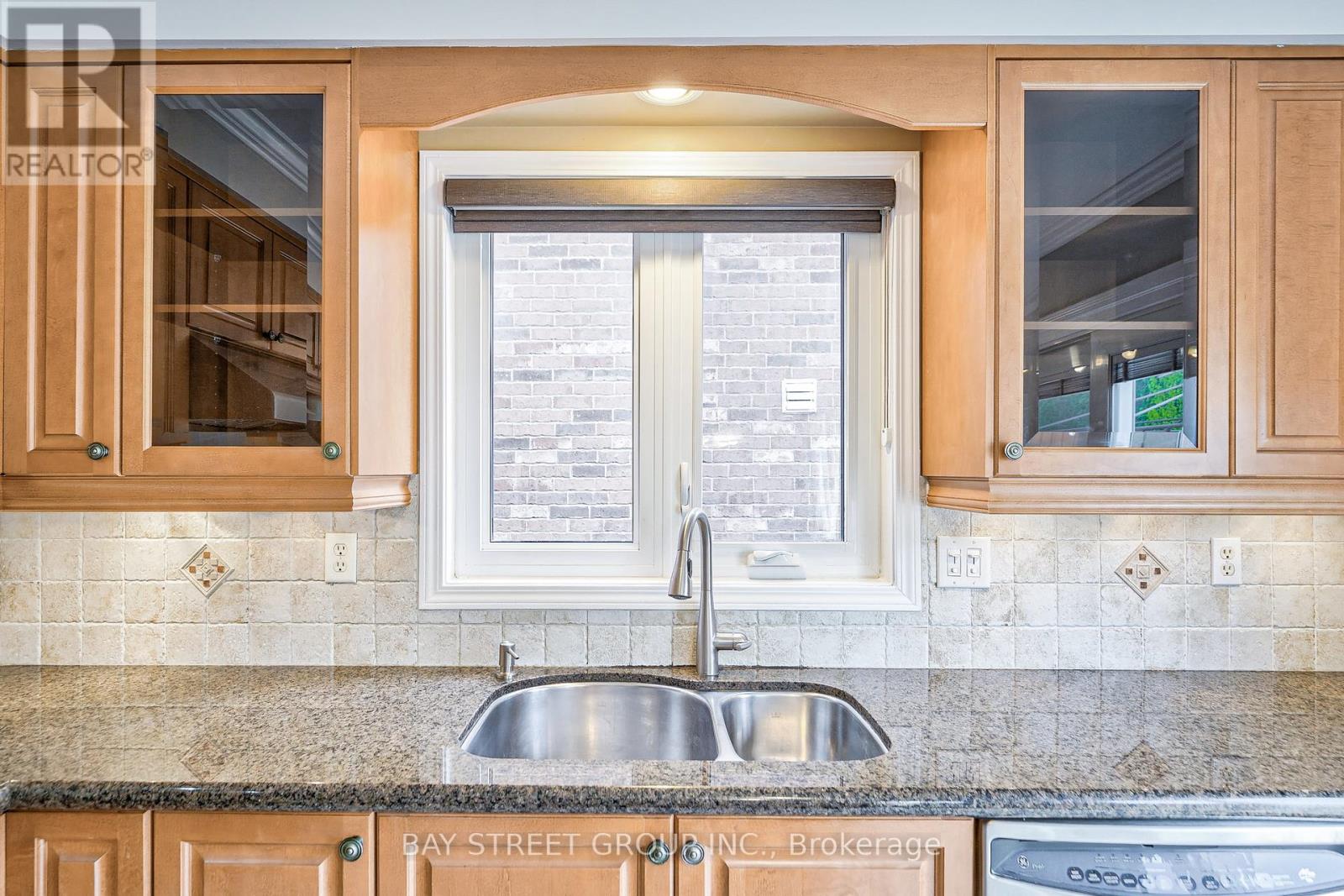 18 Leagrove Street, Brampton, Ontario  L7A 1Z7 - Photo 18 - W12879260