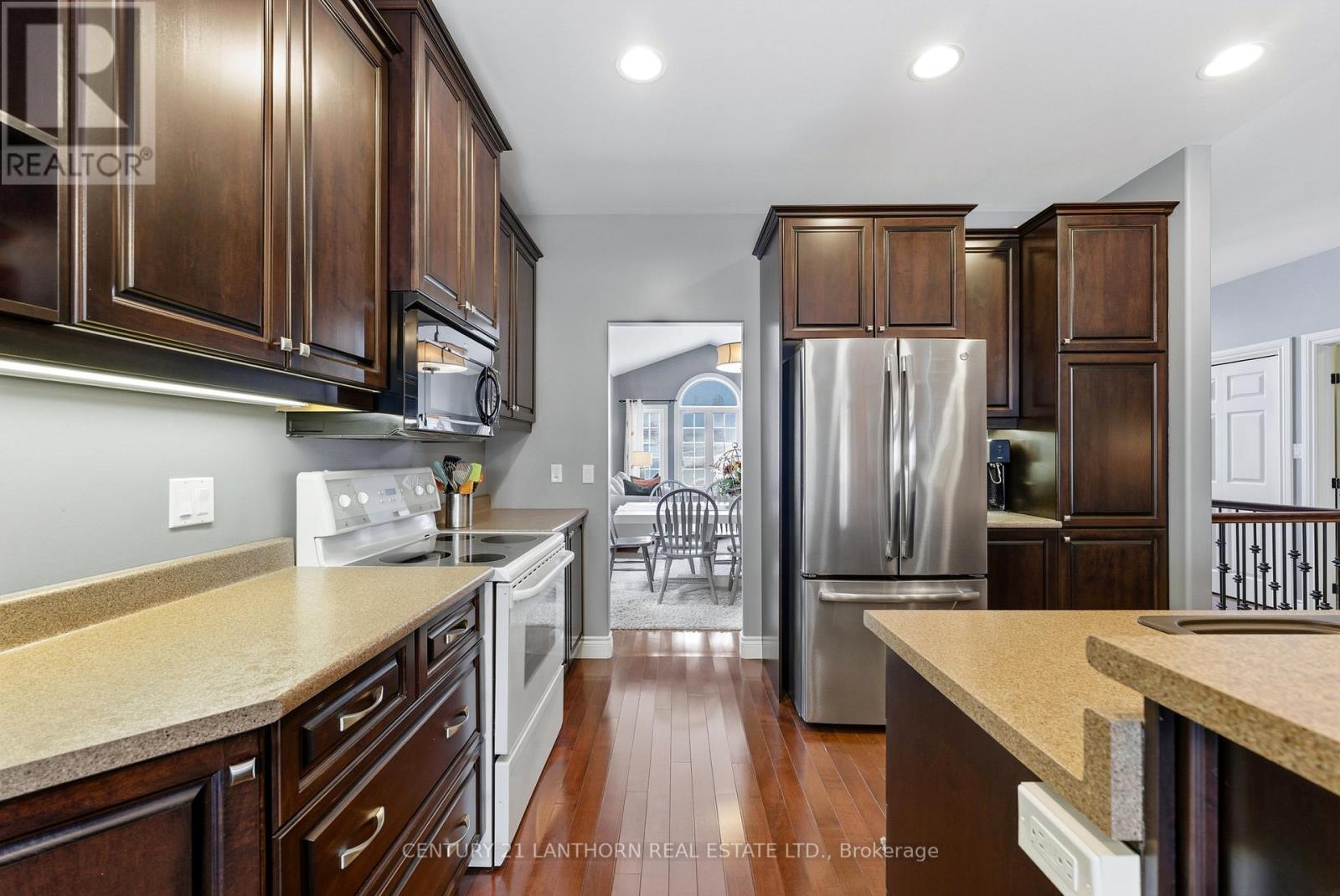 39 Mcdougall Drive, Belleville (Thurlow Ward), Ontario  K8N 0M1 - Photo 11 - X12895864