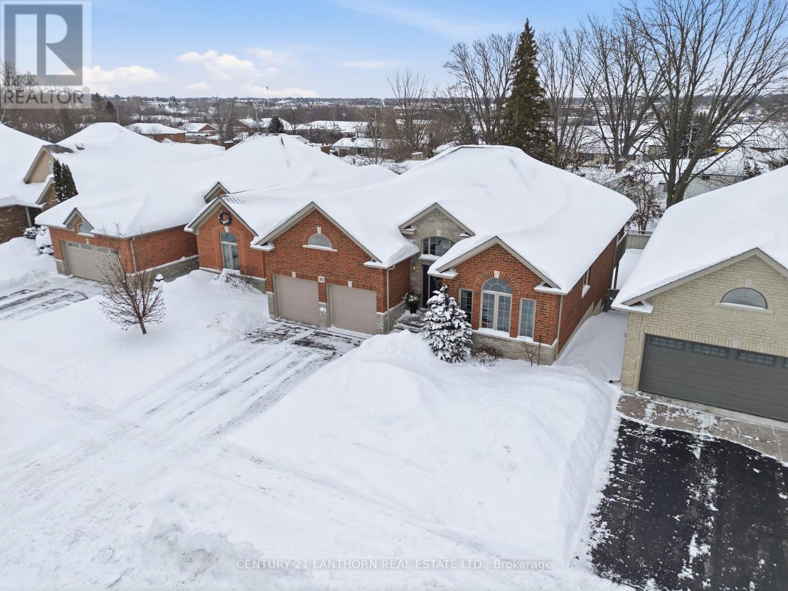 39 Mcdougall Drive, Belleville (Thurlow Ward), Ontario  K8N 0M1 - Photo 2 - X12895864