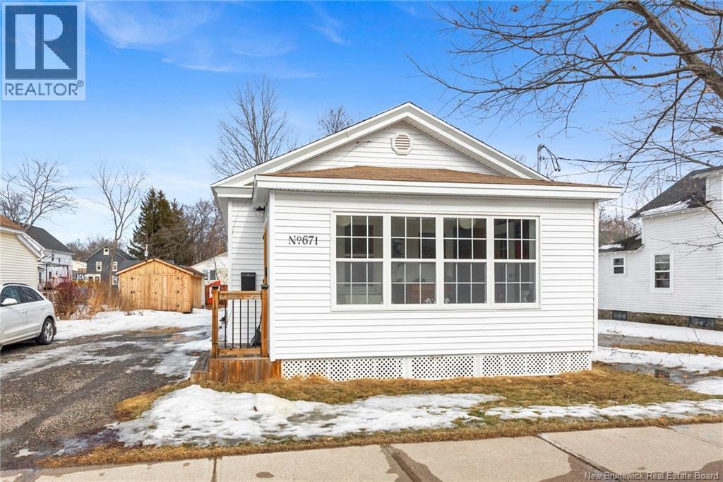 671 Mcleod Avenue, Fredericton, New Brunswick  E3B 1V4 - Photo 1 - NB135240