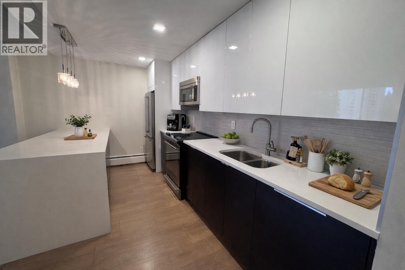 609 2016 Fullerton Avenue, North Vancouver, British Columbia  V7P 3E6 - Photo 5 - R3101026