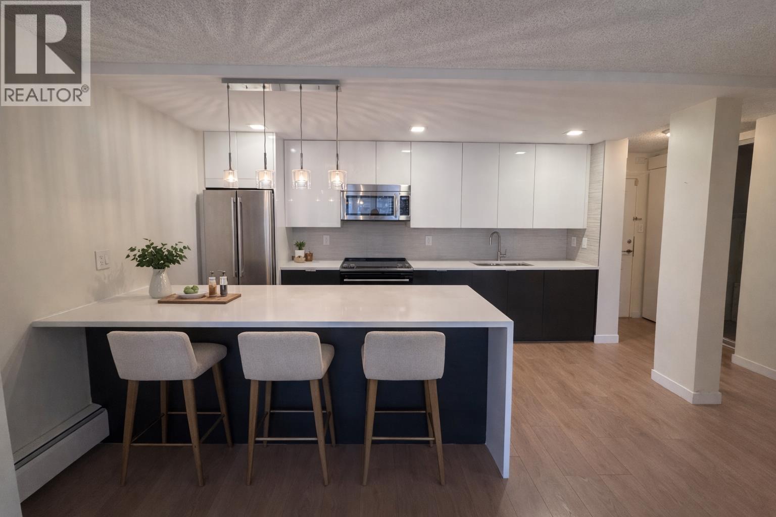 609 2016 Fullerton Avenue, North Vancouver, British Columbia  V7P 3E6 - Photo 3 - R3101026