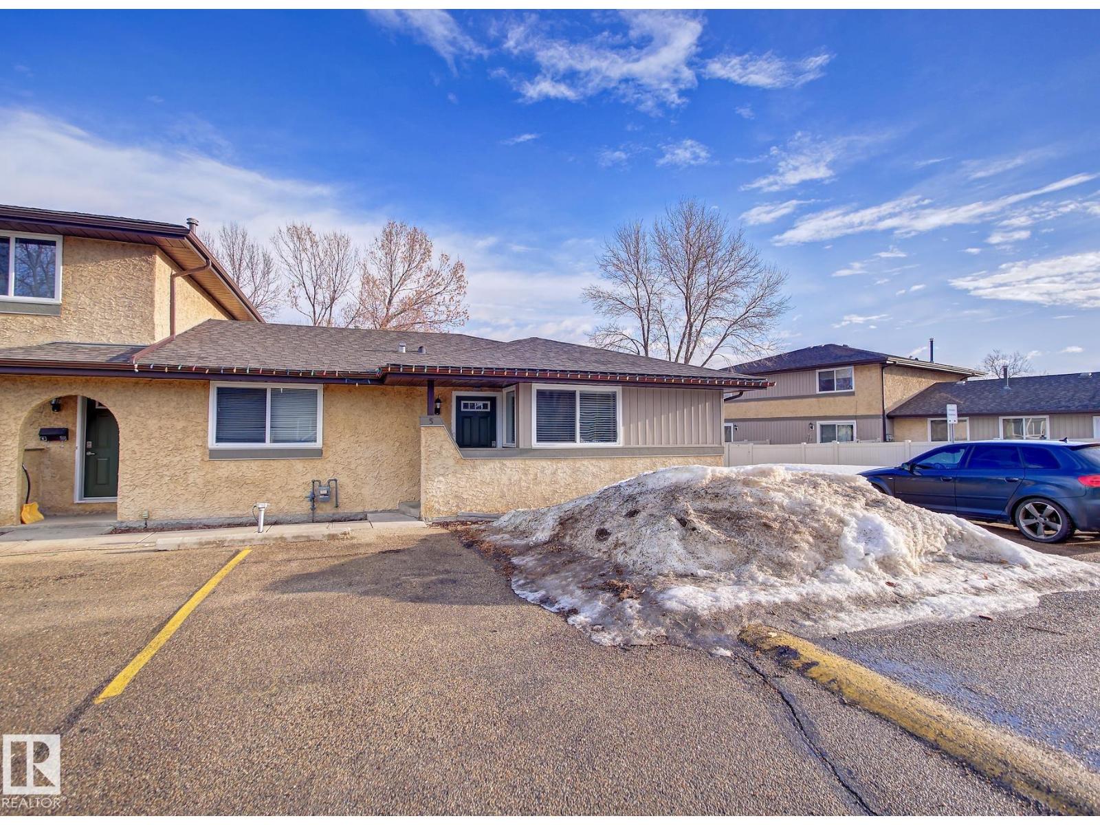 #5 8930 99 AV, fort saskatchewan, Alberta