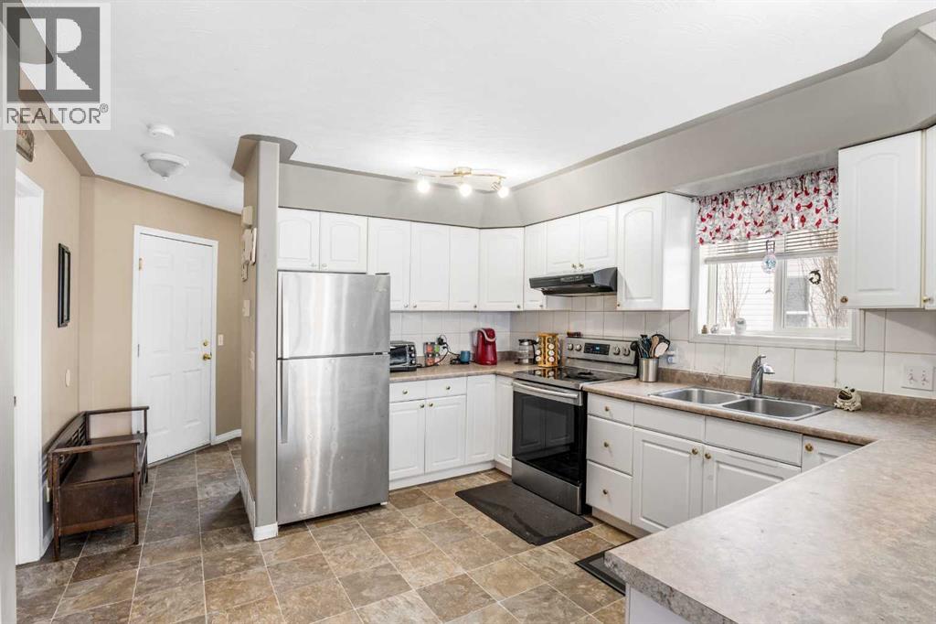 31 Ross Place, Crossfield, Alberta  T0M 0S0 - Photo 5 - A2292693