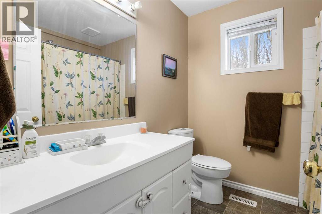 31 Ross Place, Crossfield, Alberta  T0M 0S0 - Photo 17 - A2292693