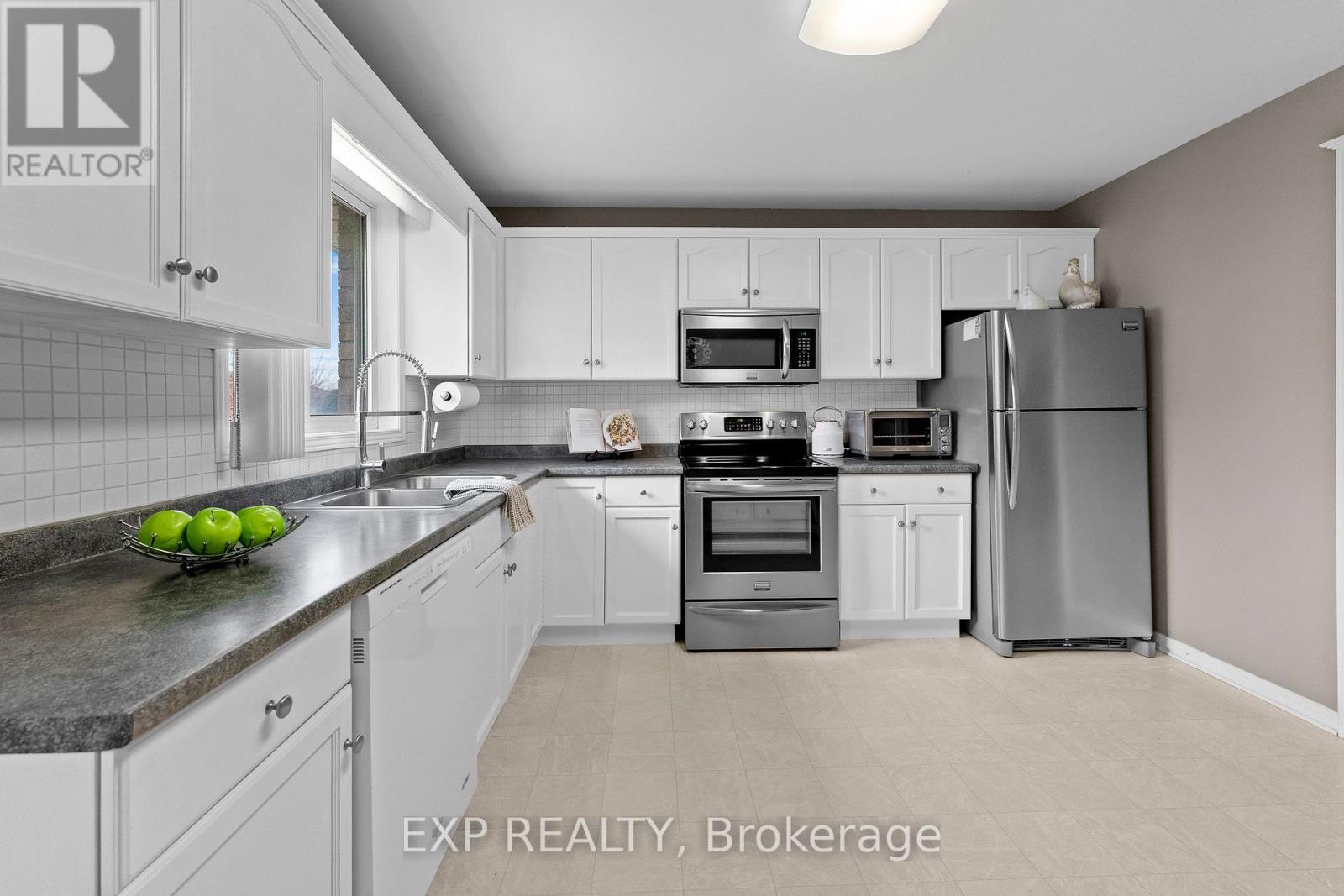 7799 Yvette Crescent, Niagara Falls, Ontario  L2H 3B6 - Photo 12 - X12895760