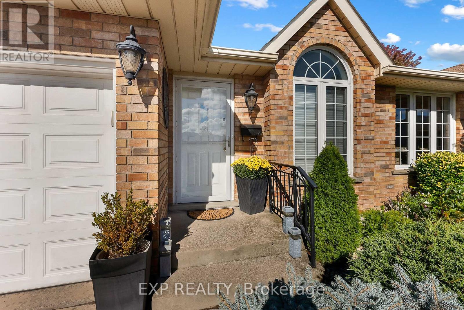 7799 Yvette Crescent, Niagara Falls, Ontario  L2H 3B6 - Photo 2 - X12895760