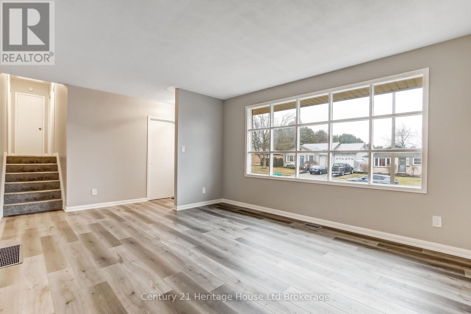 768 Gladstone Drive, Woodstock, Ontario  N4S 5S9 - Photo 5 - X12895706