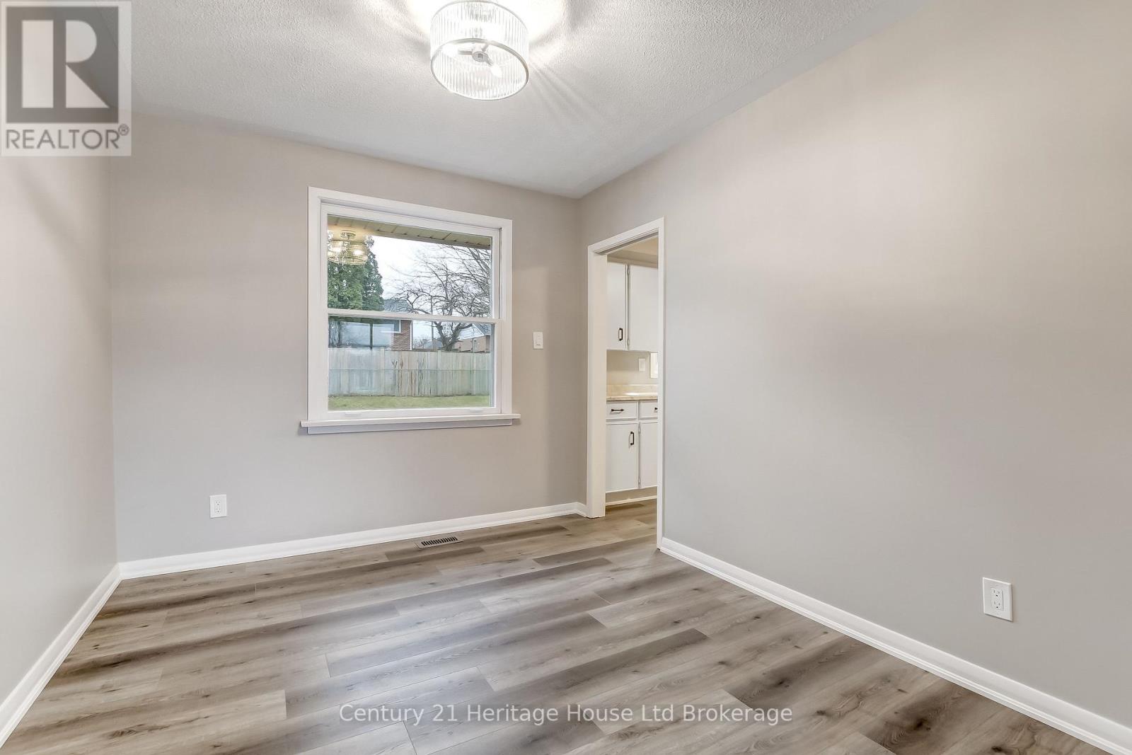 768 Gladstone Drive, Woodstock, Ontario  N4S 5S9 - Photo 6 - X12895706