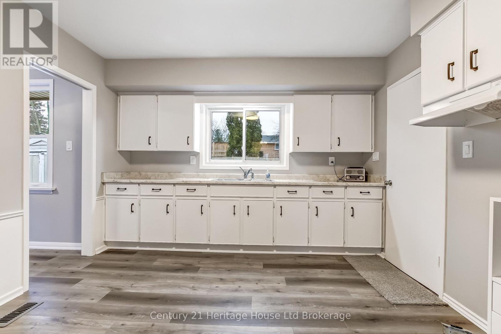 768 Gladstone Drive, Woodstock, Ontario  N4S 5S9 - Photo 8 - X12895706