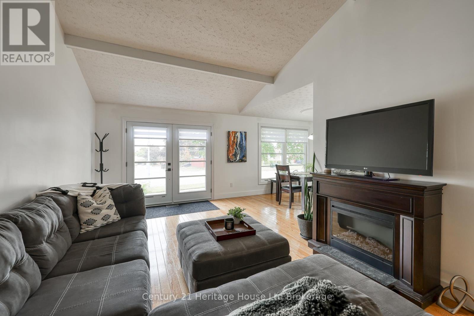 275 Cartier Drive N, Woodstock, Ontario  N4S 7T9 - Photo 3 - X12895834