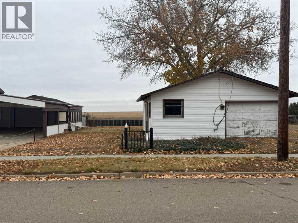 305 2 Street E, Foremost, Alberta  T0K 0X0 - Photo 3 - A2264352