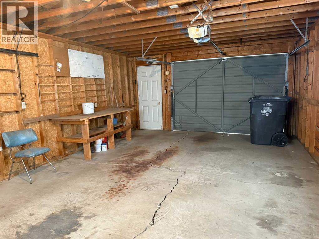 305 2 Street E, Foremost, Alberta  T0K 0X0 - Photo 33 - A2264352