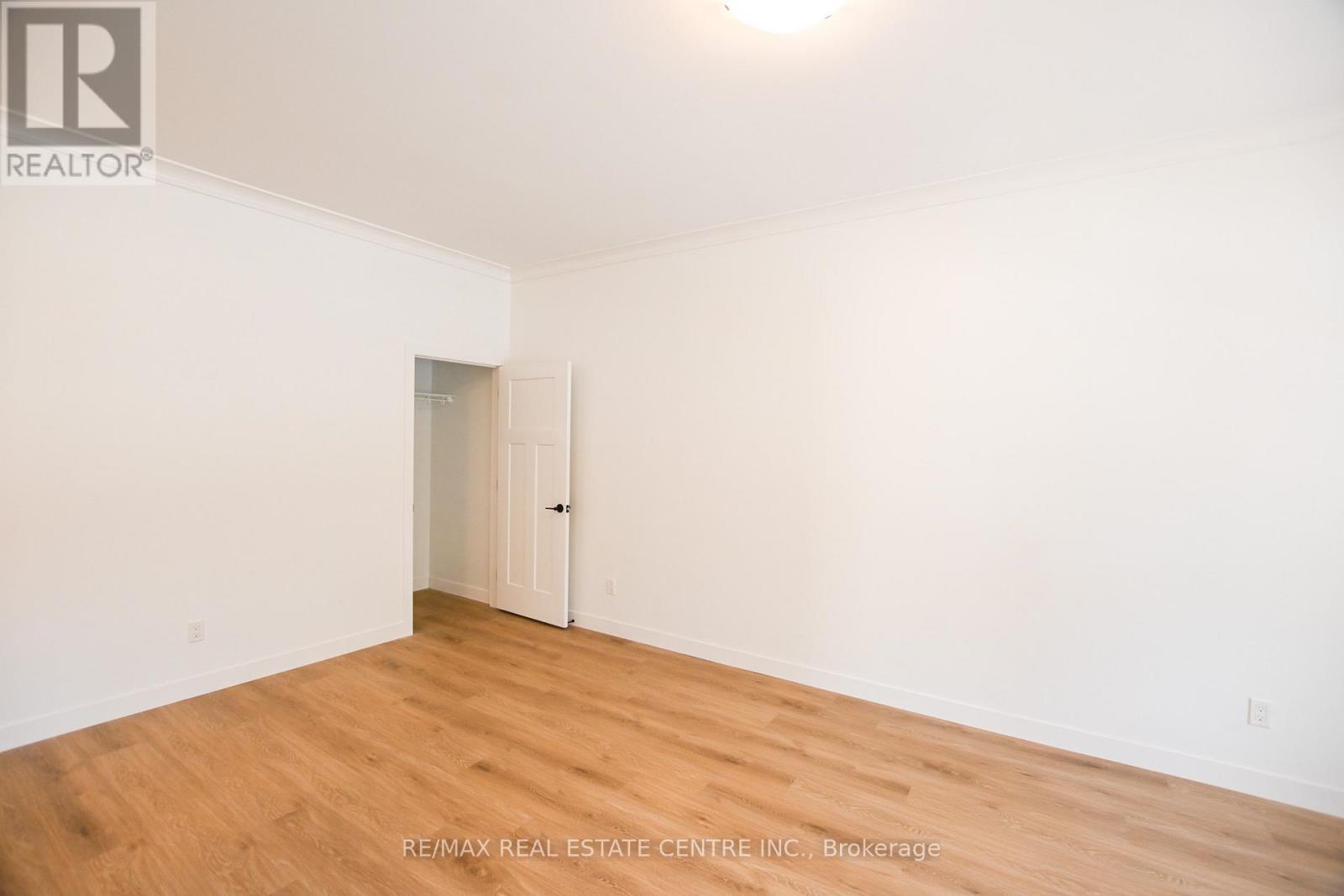 284 Darling Street, Brantford, Ontario  N3S 3X6 - Photo 14 - X12401356