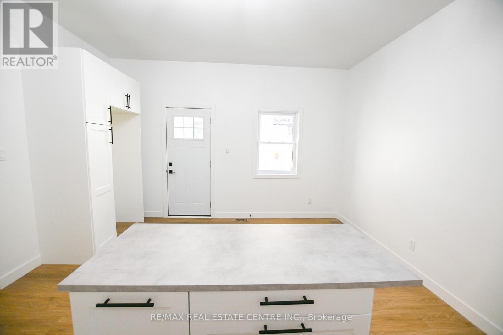 284 Darling Street, Brantford, Ontario  N3S 3X6 - Photo 7 - X12401356