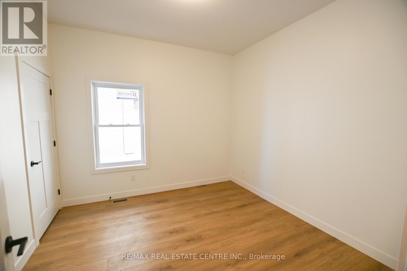 284 Darling Street, Brantford, Ontario  N3S 3X6 - Photo 9 - X12401356