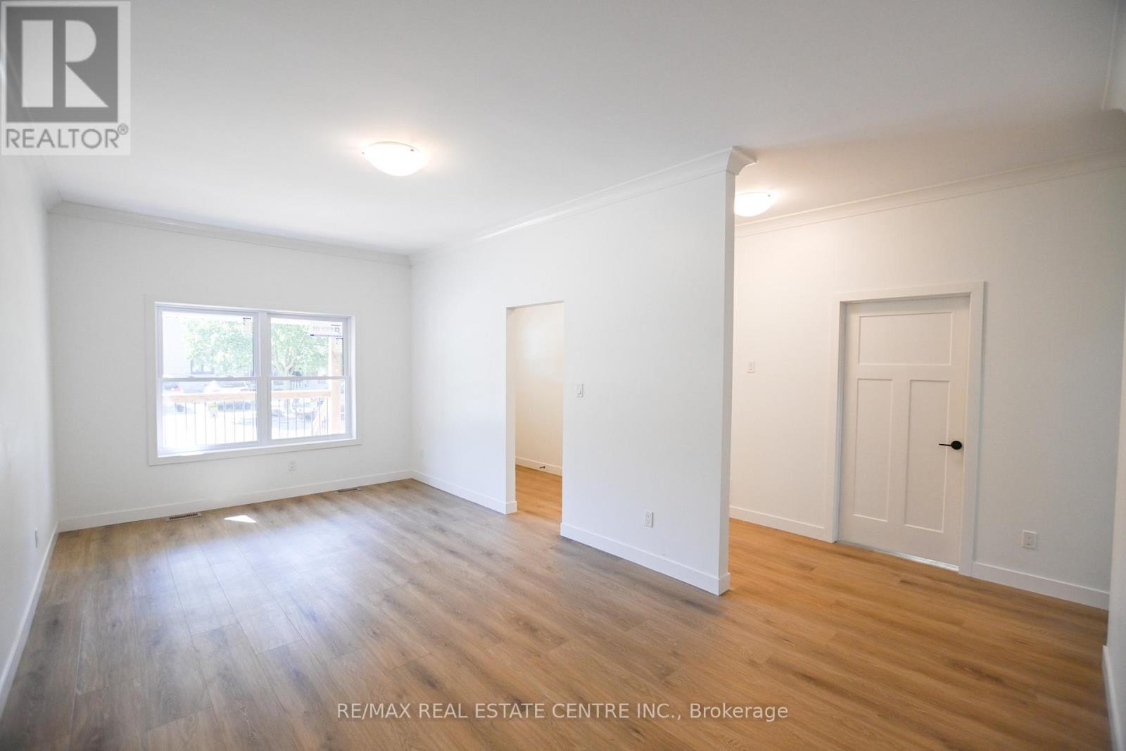 284 Darling Street, Brantford, Ontario  N3S 3X6 - Photo 12 - X12401356