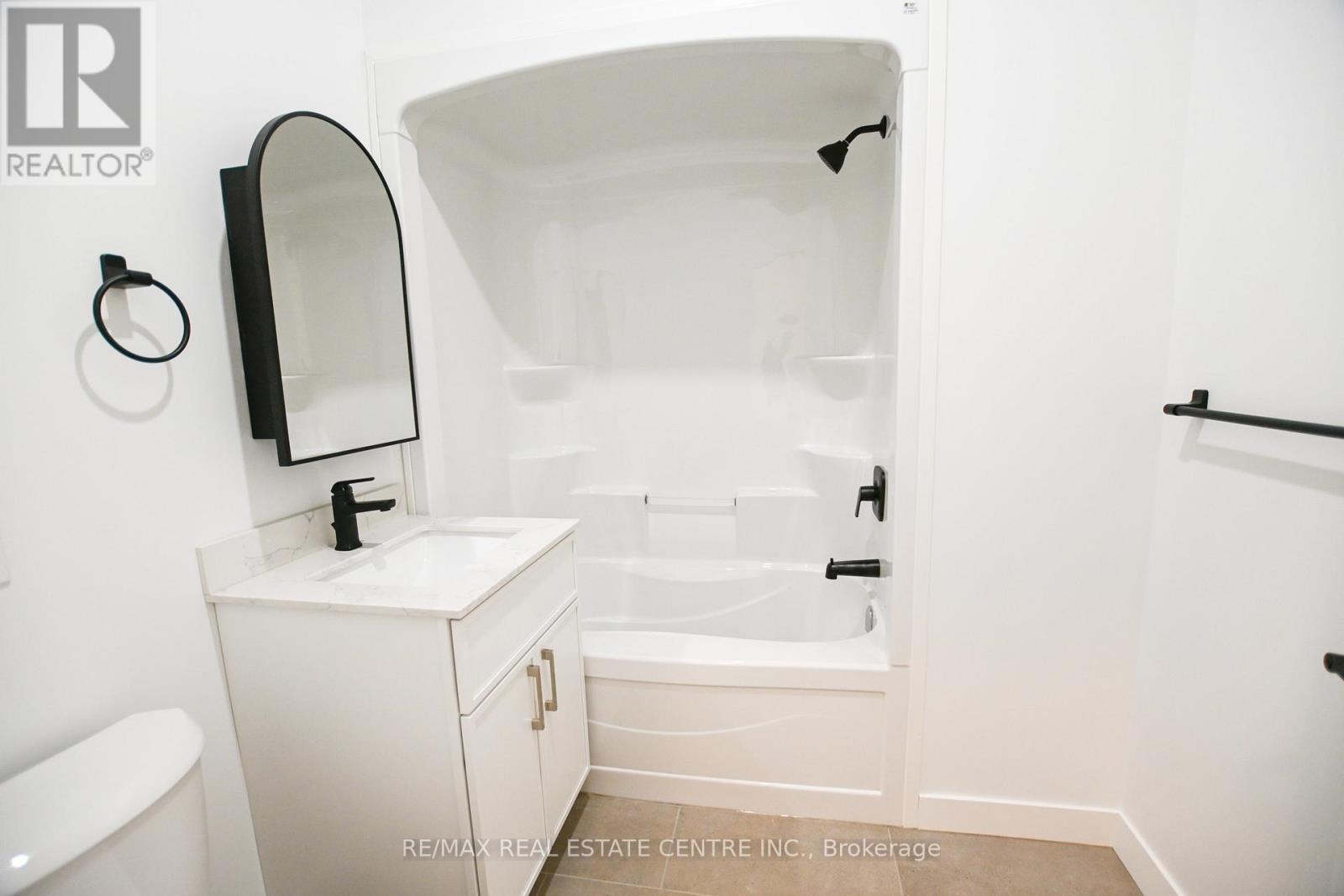 284 Darling Street, Brantford, Ontario  N3S 3X6 - Photo 17 - X12401356