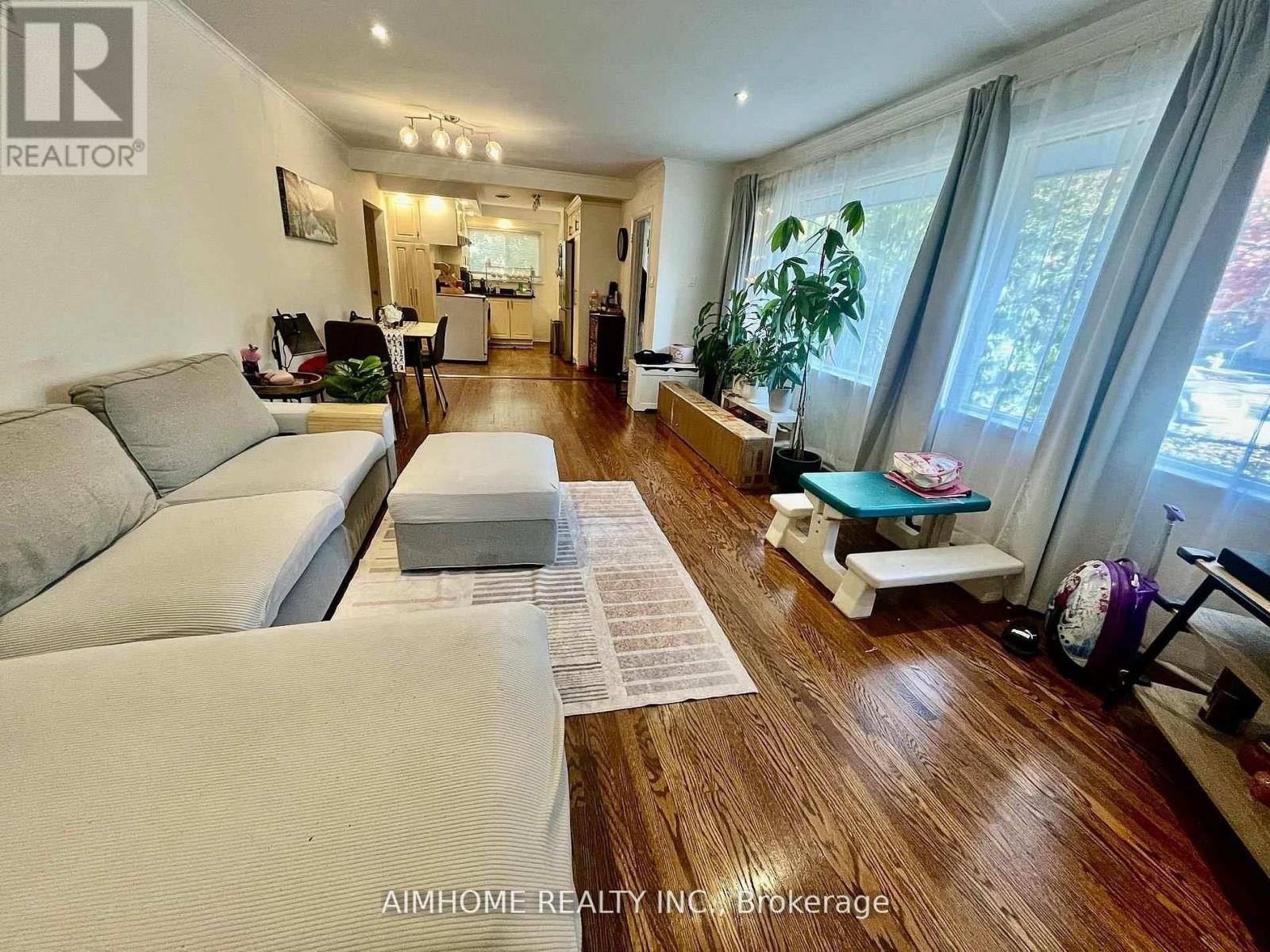 43 Plateau Crescent, Toronto, Ontario  M3C 1M9 - Photo 2 - C12895722