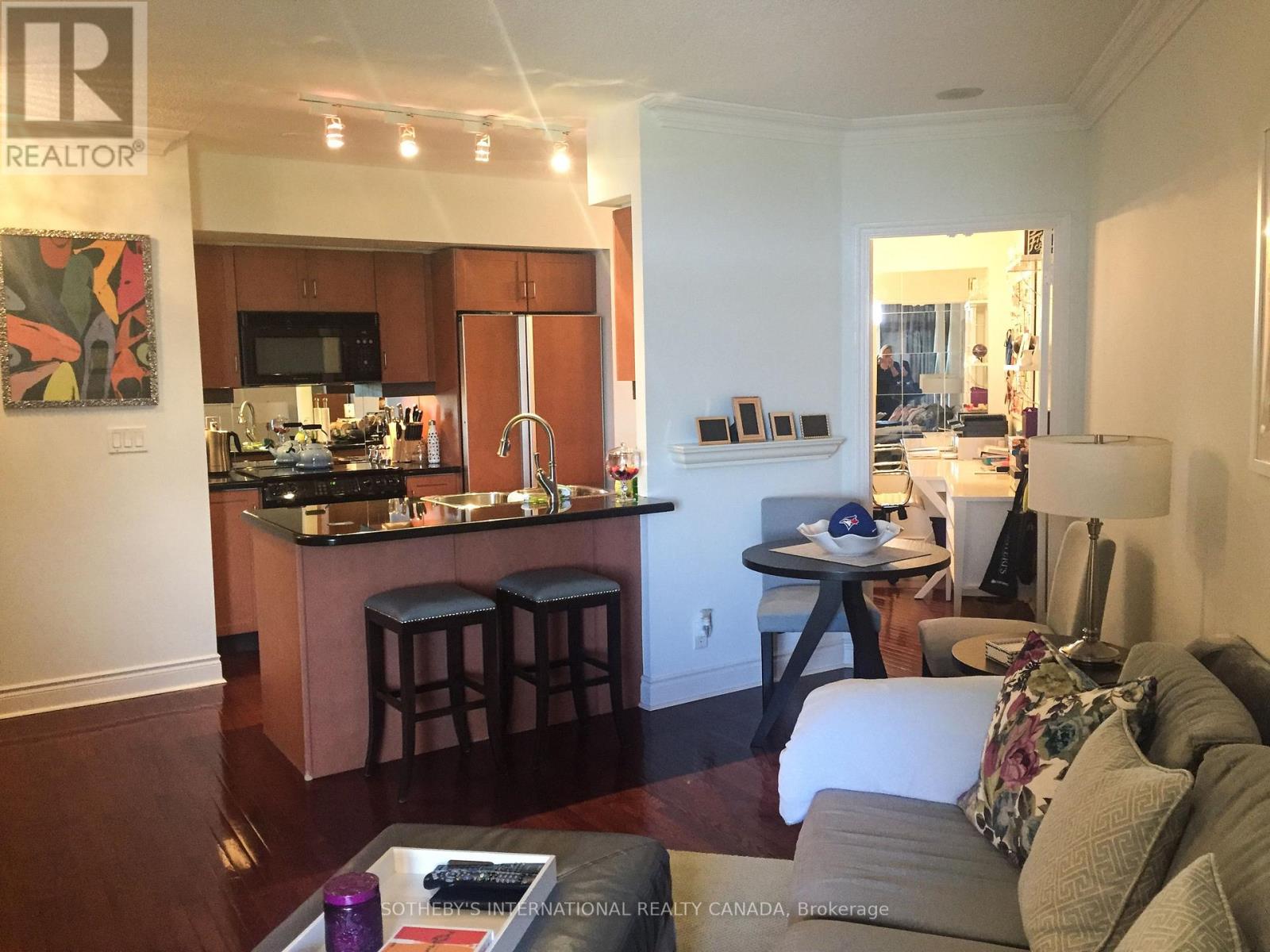 810 - 10 Delisle Avenue, Toronto, Ontario  M4V 3C6 - Photo 6 - C12895812