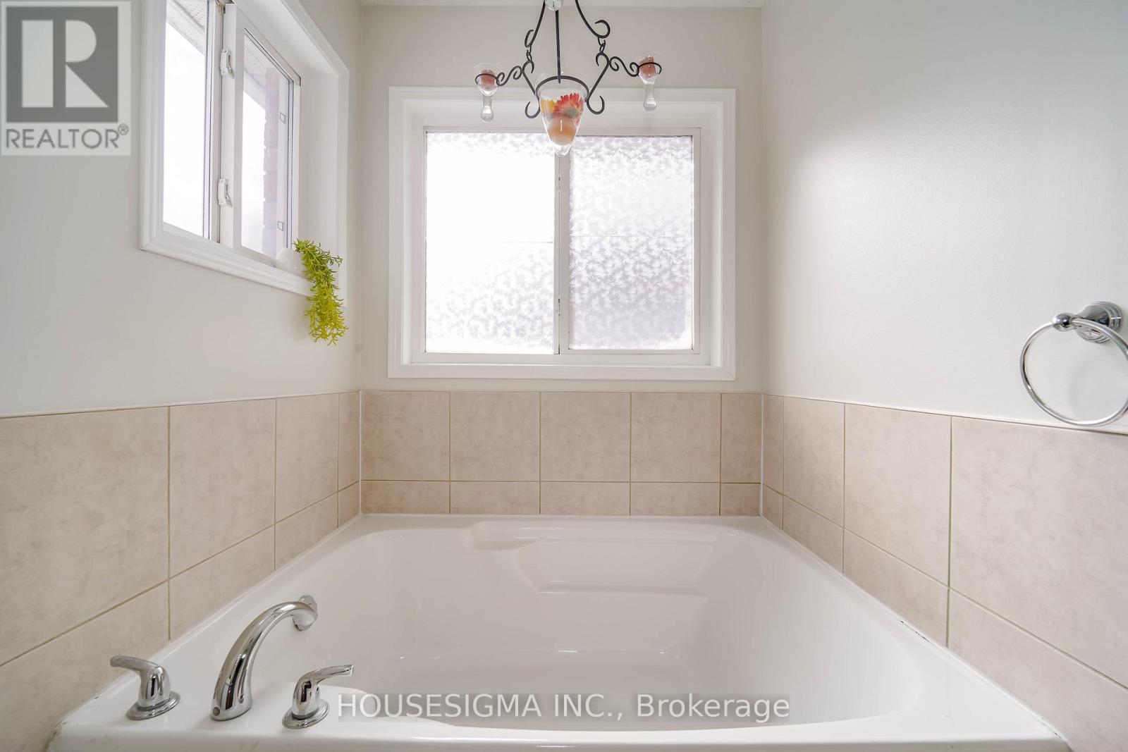 49 Mount Pleasant Avenue, Whitby, Ontario  L1N 0E1 - Photo 28 - E12895802