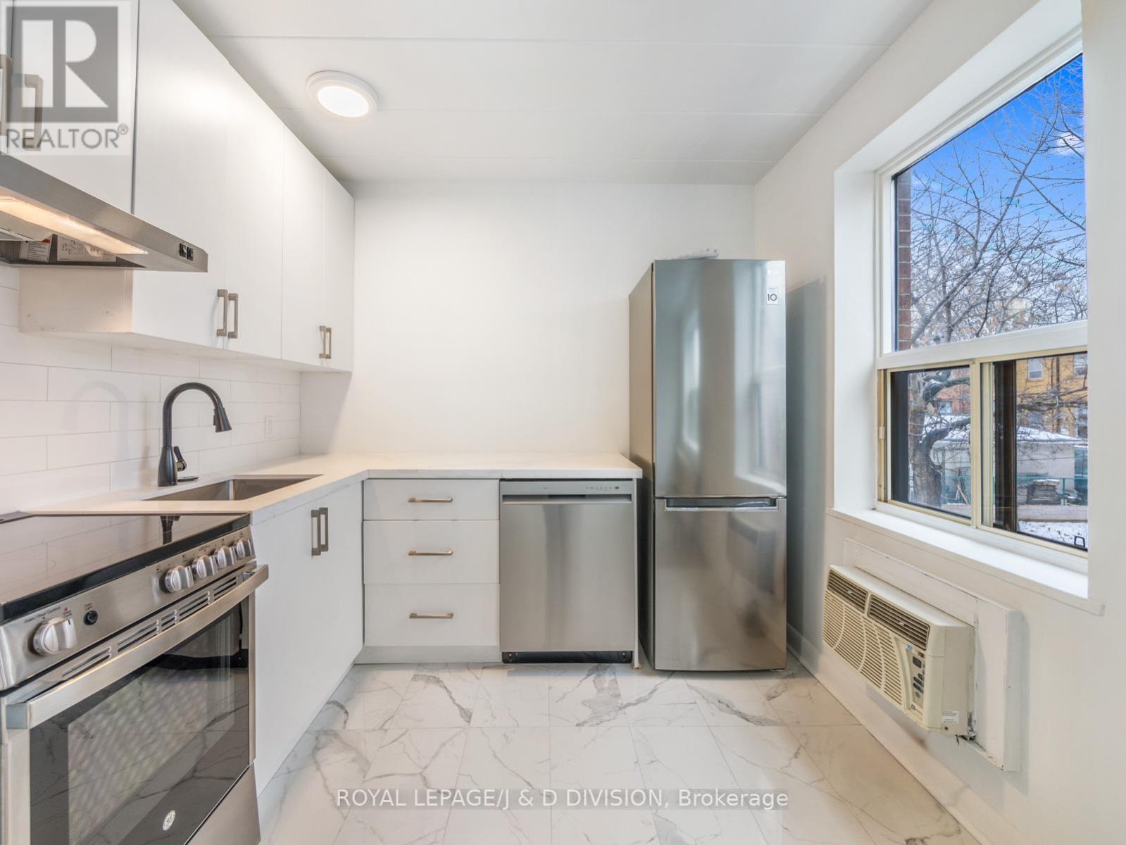 102 - 325 Sammon Avenue, Toronto, Ontario  M4J 2A1 - Photo 4 - E12895840