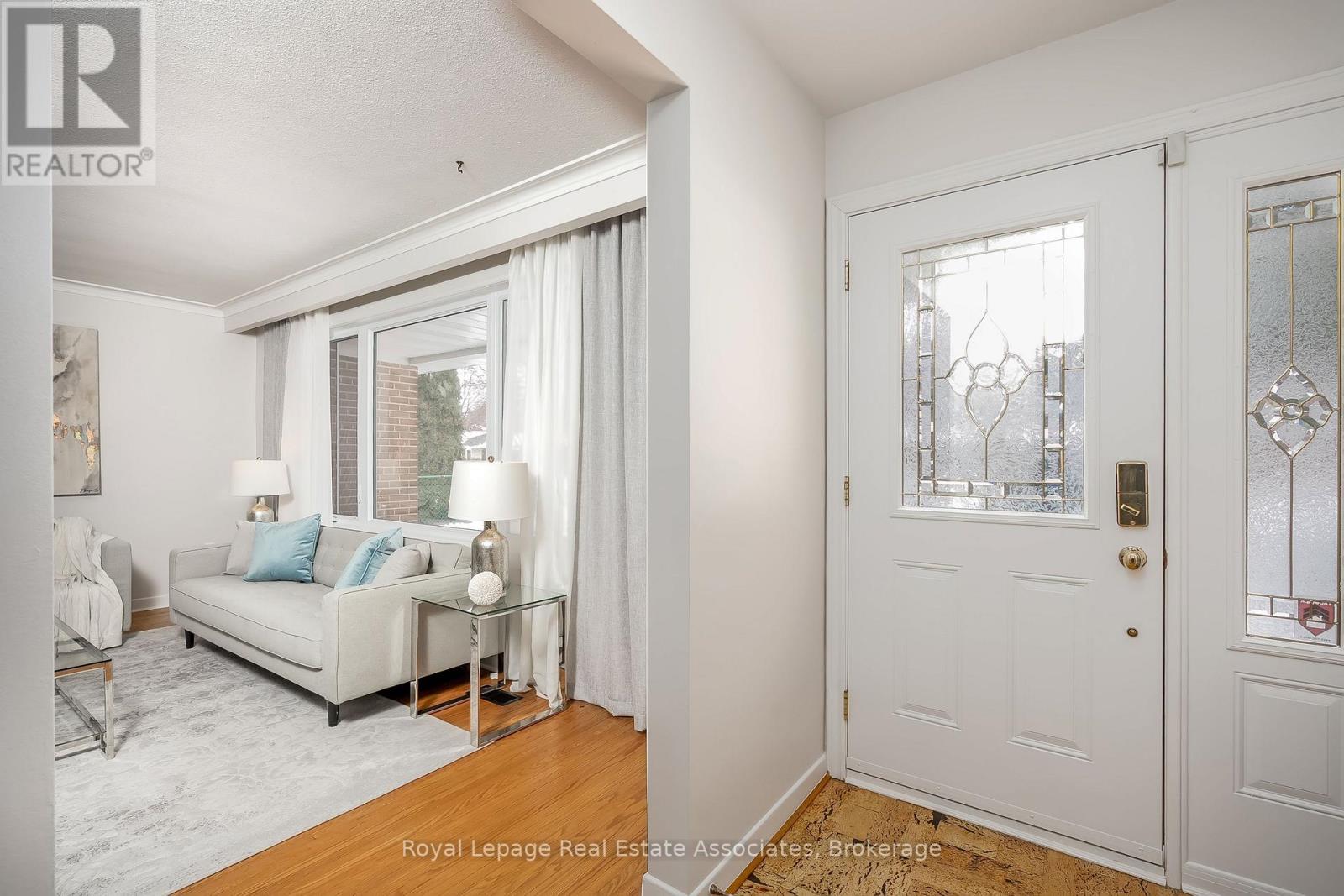 41 Sedgemount Drive, Toronto, Ontario  M1H 1X4 - Photo 4 - E12895860