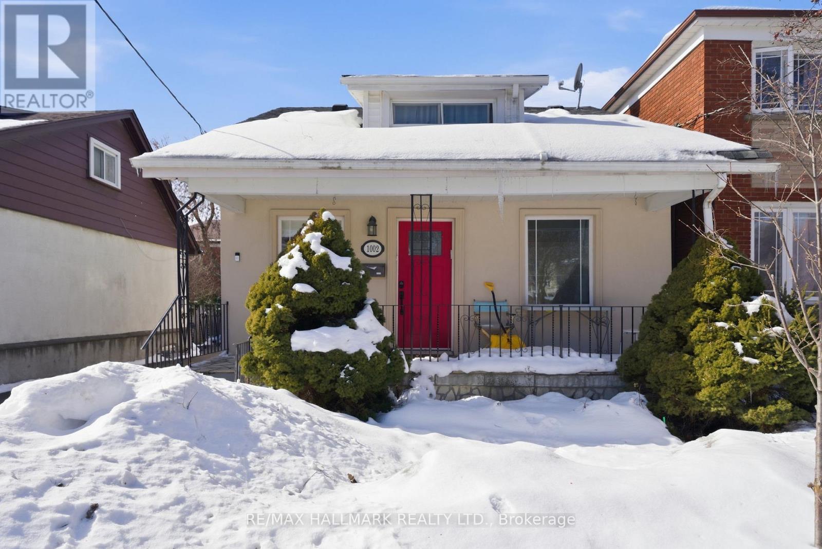 1002 Victoria Park Avenue, Toronto, Ontario  M4B 2J6 - Photo 3 - E12895892