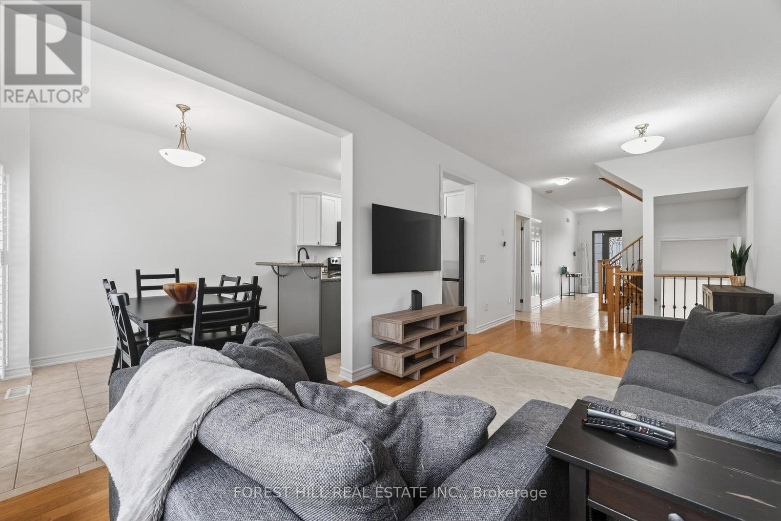 9 - 71 Puccini Drive, Richmond Hill, Ontario  L4E 4X8 - Photo 8 - N12895648