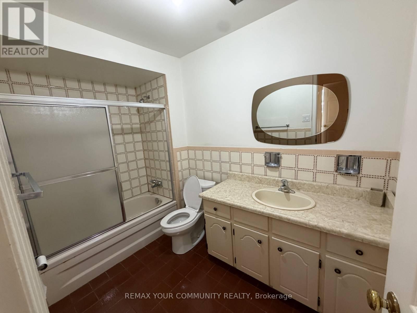 12 Stocco Court, Vaughan, Ontario  L4L 2Y1 - Photo 11 - N12895872