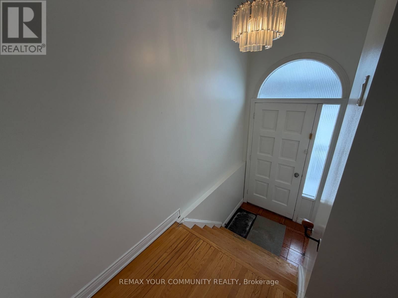 12 Stocco Court, Vaughan, Ontario  L4L 2Y1 - Photo 2 - N12895872