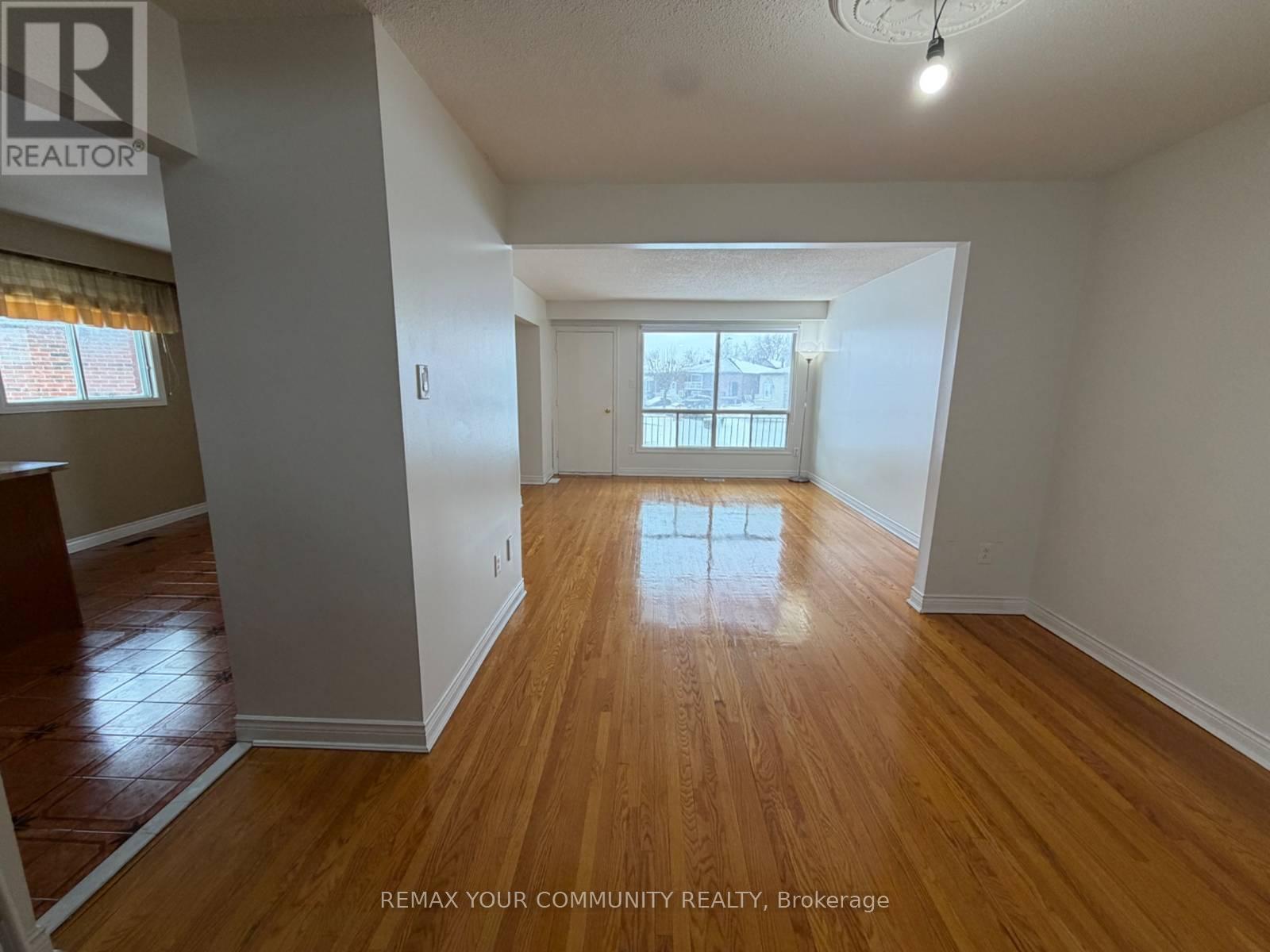 12 Stocco Court, Vaughan, Ontario  L4L 2Y1 - Photo 4 - N12895872