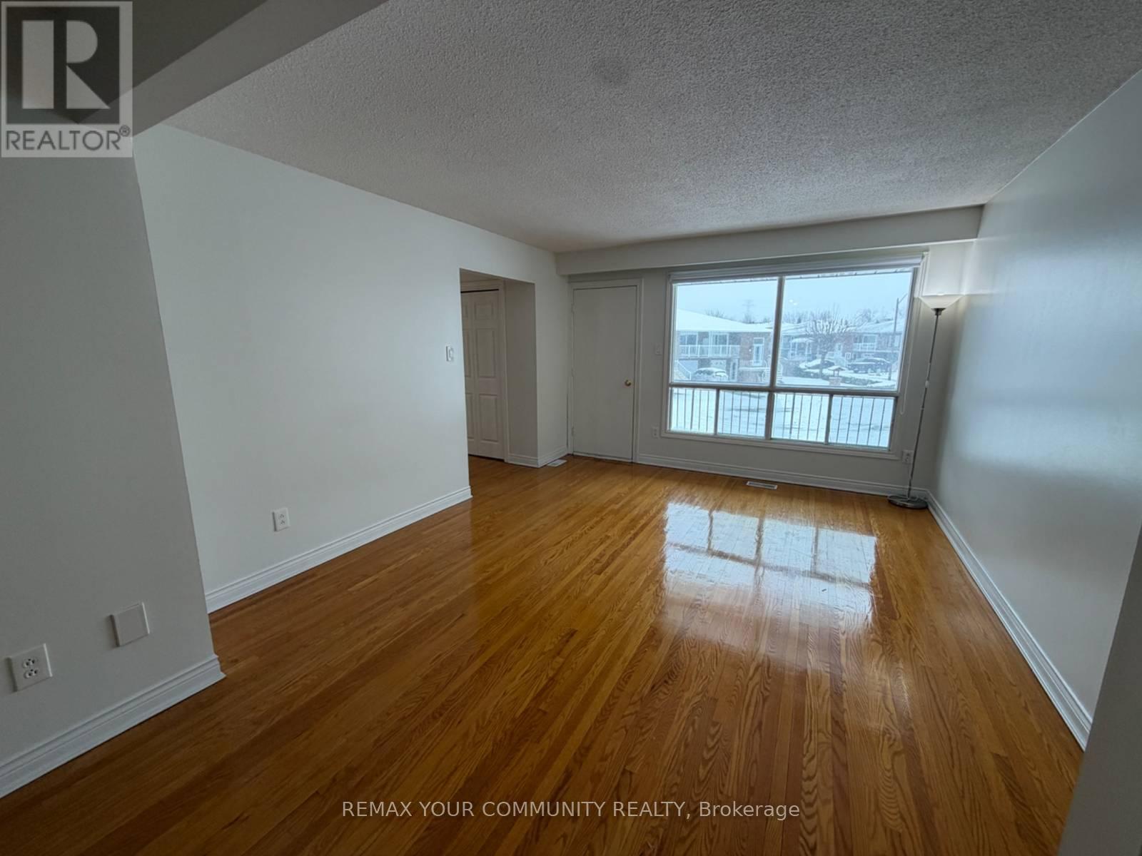 12 Stocco Court, Vaughan, Ontario  L4L 2Y1 - Photo 5 - N12895872