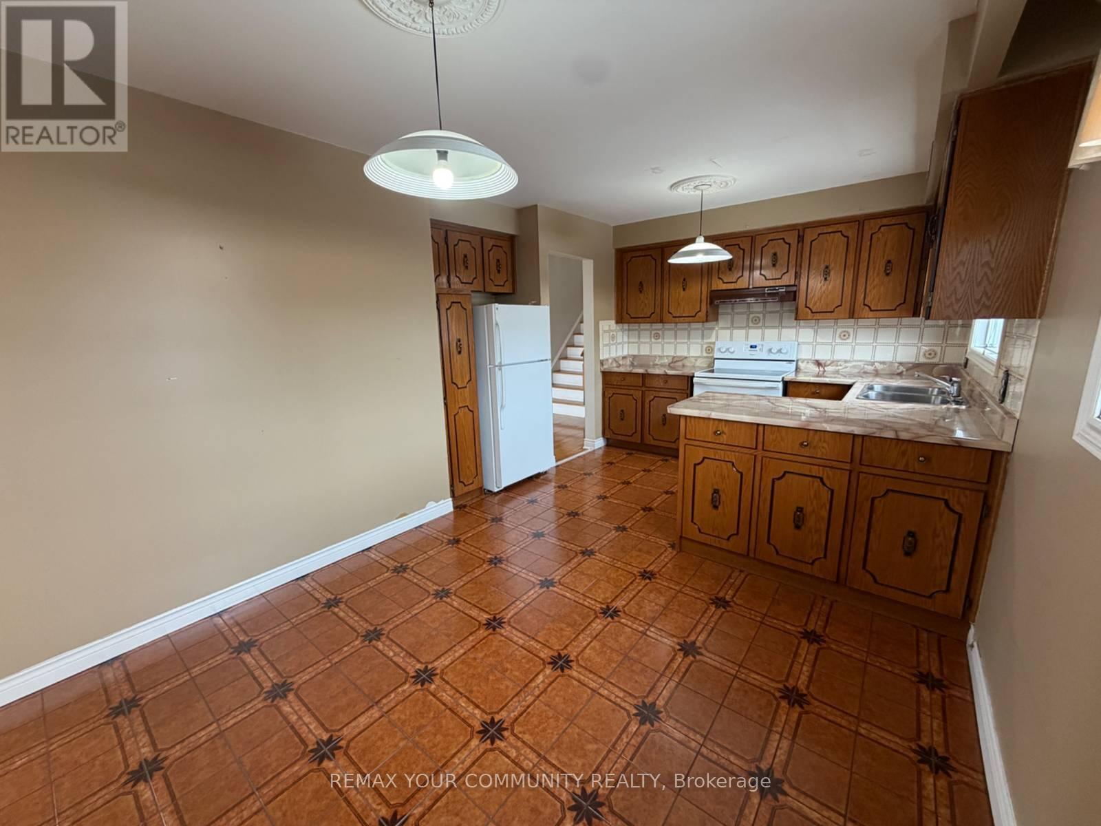 12 Stocco Court, Vaughan, Ontario  L4L 2Y1 - Photo 7 - N12895872