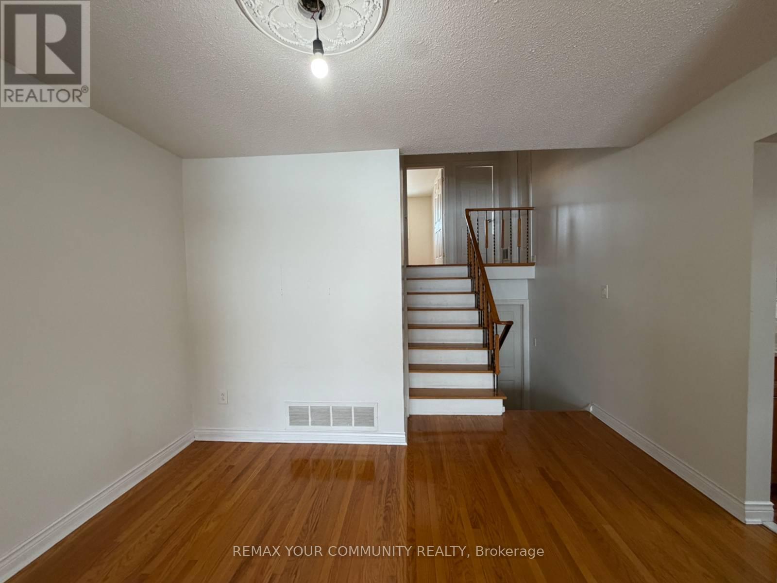 12 Stocco Court, Vaughan, Ontario  L4L 2Y1 - Photo 9 - N12895872