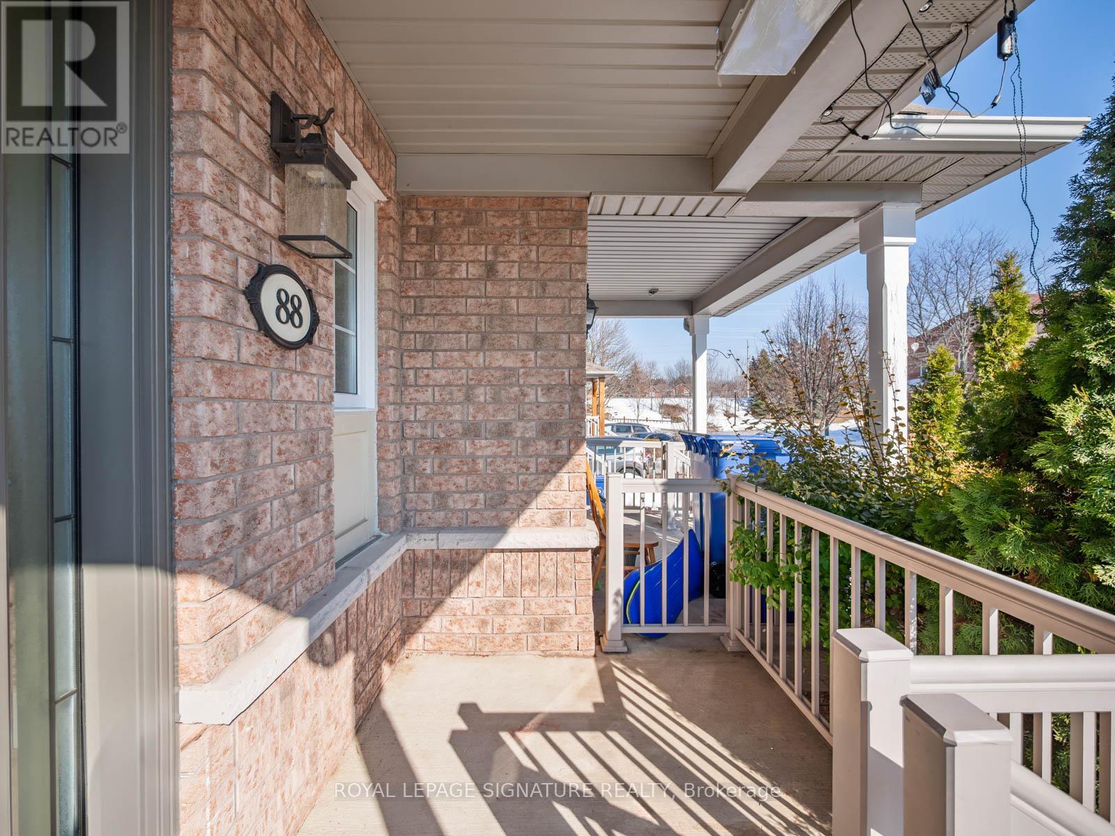 88 Burgess Crescent, Newmarket, Ontario  L3X 2T8 - Photo 4 - N12895880