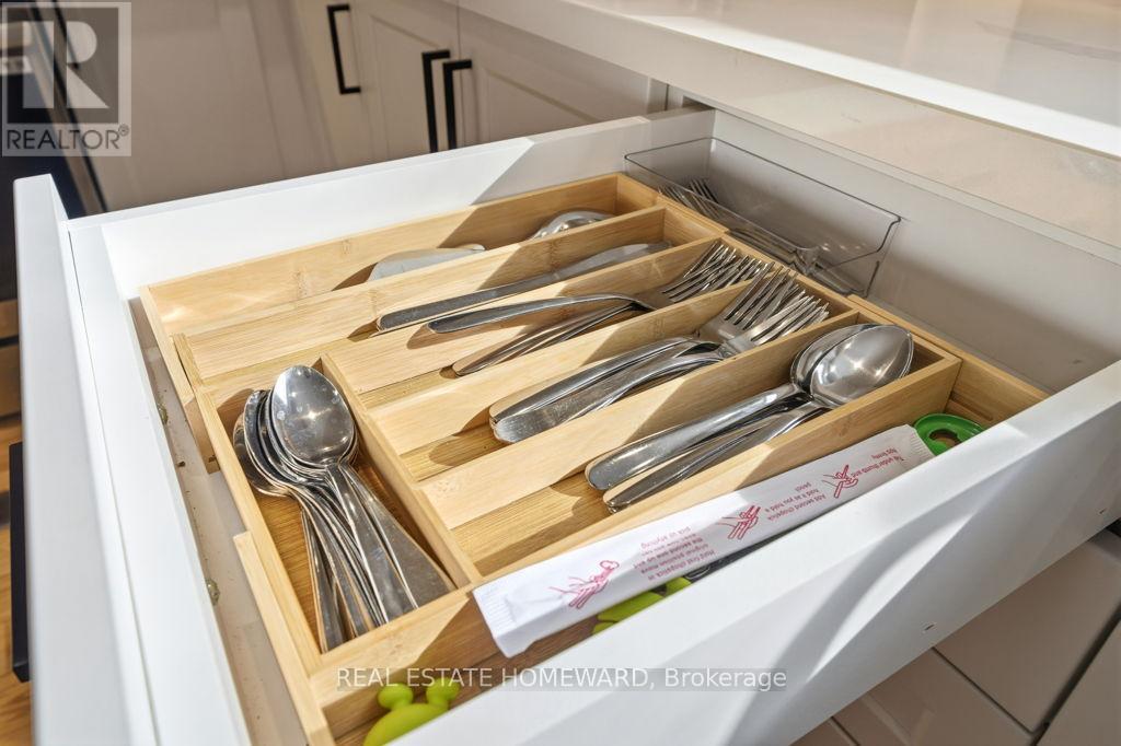 170 Harrison Drive, Newmarket, Ontario  L3Y 6B9 - Photo 11 - N12895904