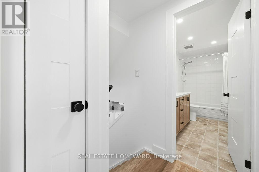 170 Harrison Drive, Newmarket, Ontario  L3Y 6B9 - Photo 18 - N12895904