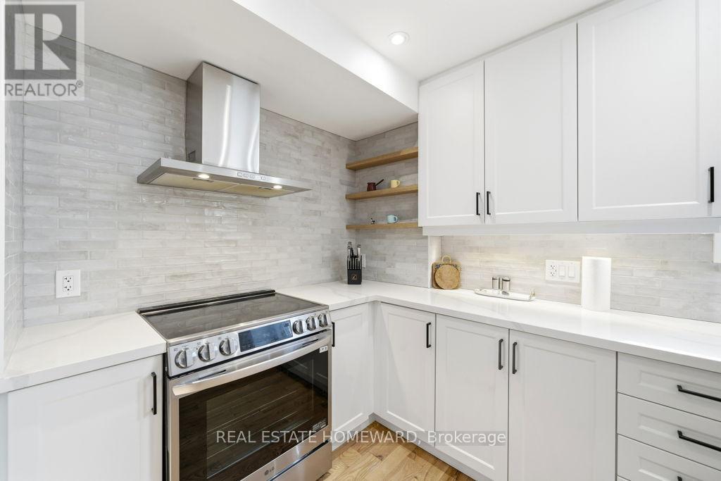 170 Harrison Drive, Newmarket, Ontario  L3Y 6B9 - Photo 4 - N12895904